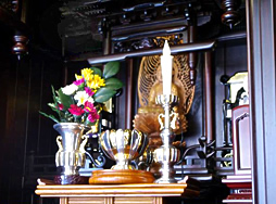 仏壇の中央礼拝部分